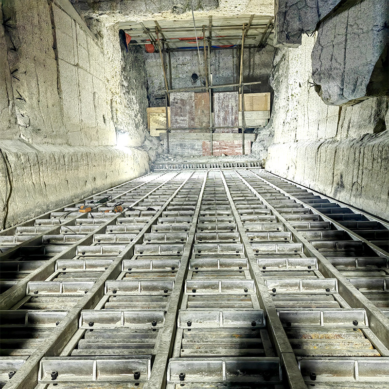 Steel Steel Steel Signing habena